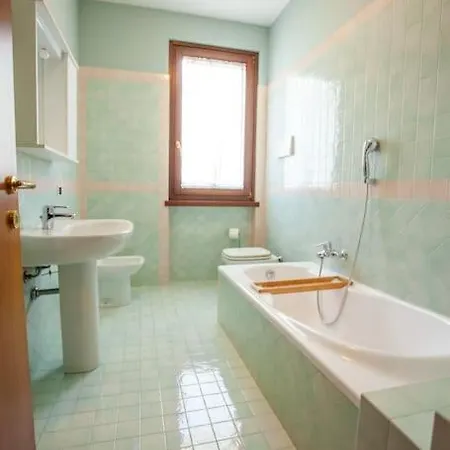 Acqua Blu Gorgeous With Ample Garden Villa