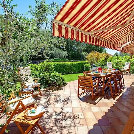 Acqua Blu Gorgeous With Ample Garden Willa *
